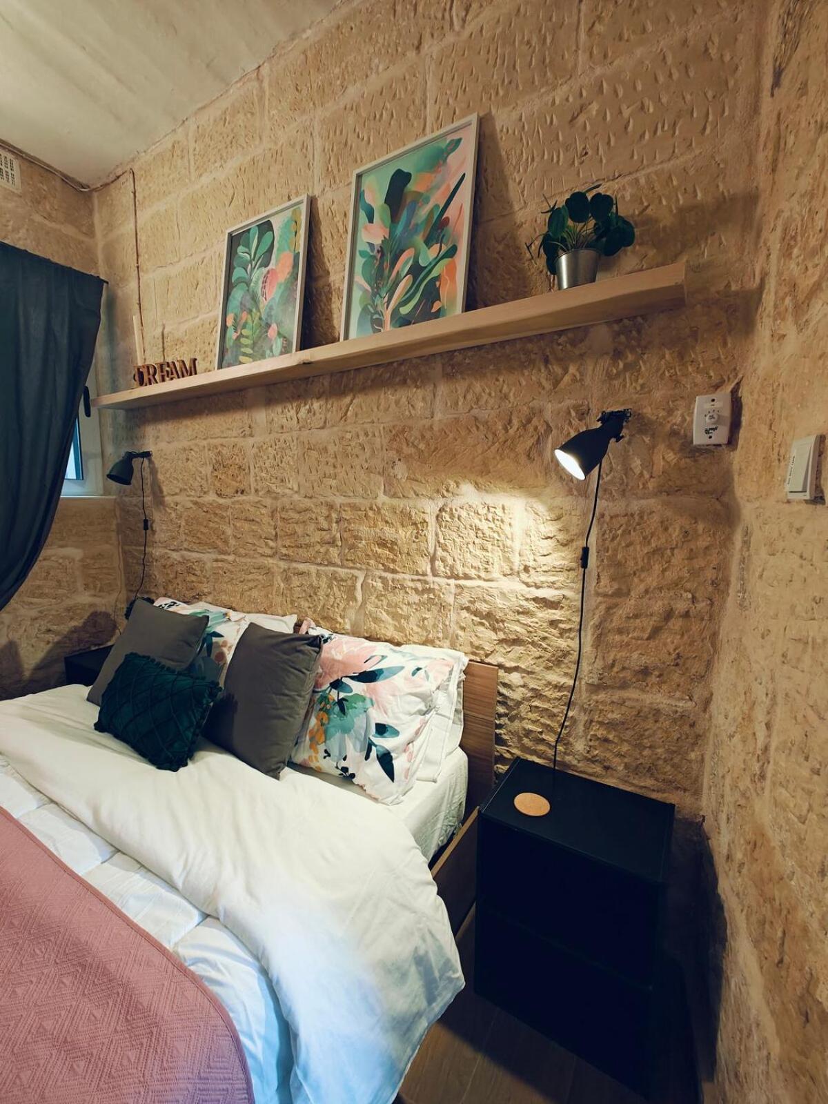 Ziffa Ta' Rih - A Cosy In Wi-fi And Netflix Senglea